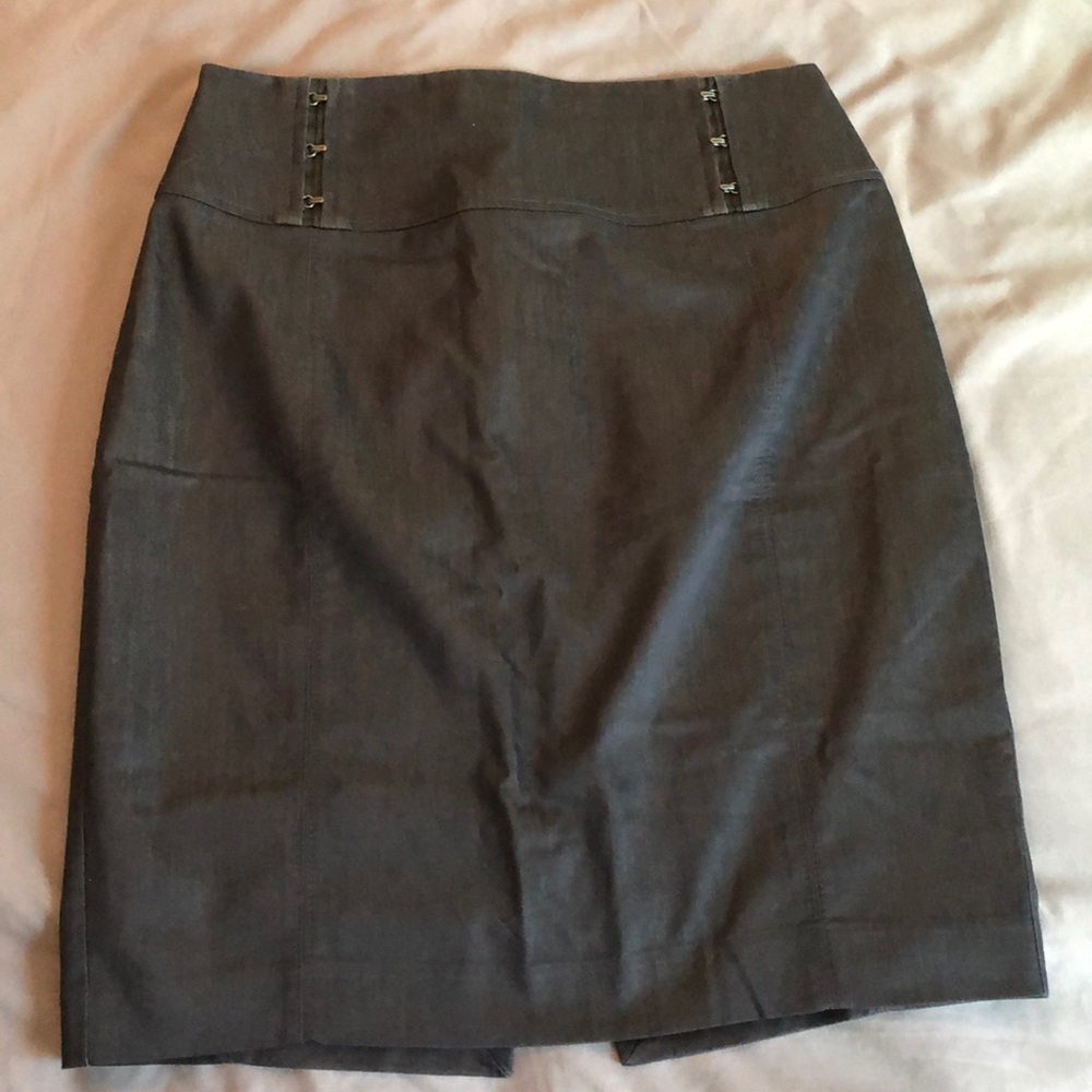 Fitted skirt